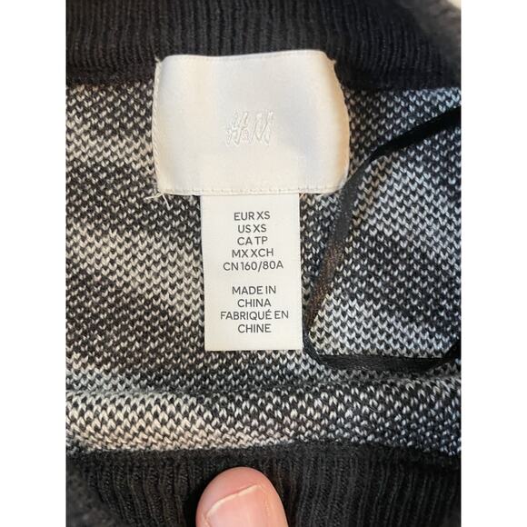 H&M Cropped Sweater Womens XS Arty Black Zebra Knit Flare Sleeves Y2K Mallcore - Picture 3 of 7